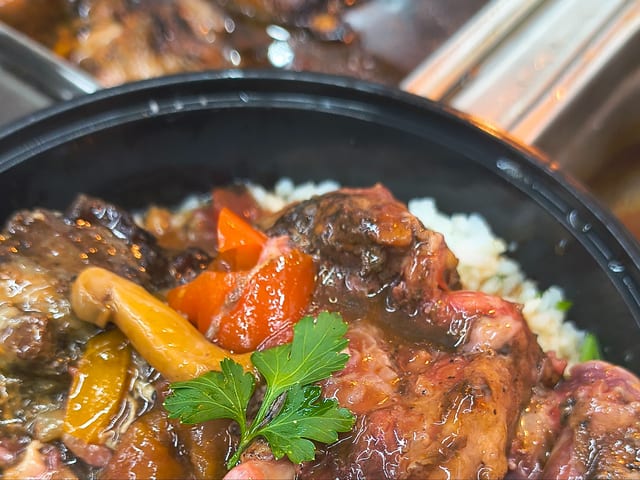 Oxtails & Rice w/ Combo ( Includes Drink).